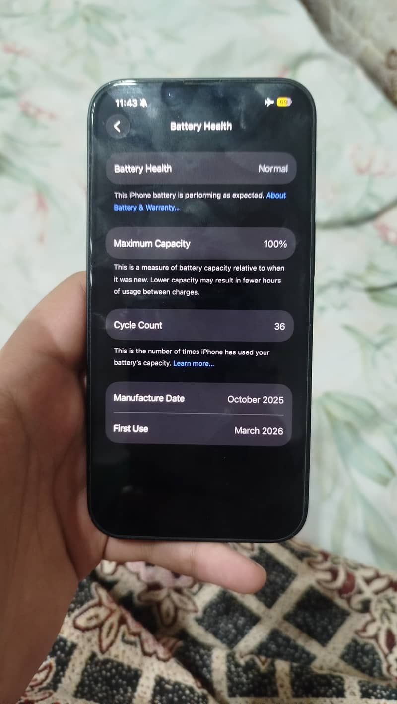 Apple iPhone 16e 0
