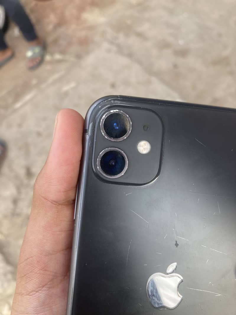 Apple iPhone 11 4