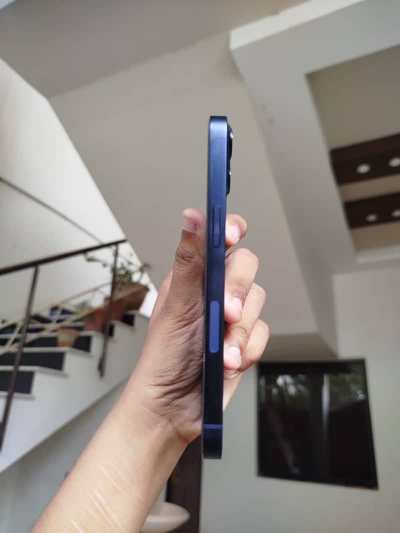 Apple iPhone 13 3