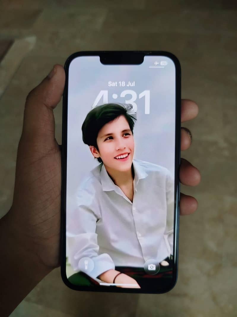 Apple iPhone 13 4