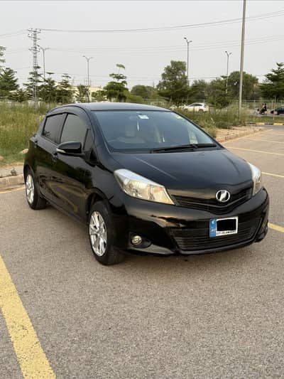 Toyota Vitz 2012/14 total genuine black