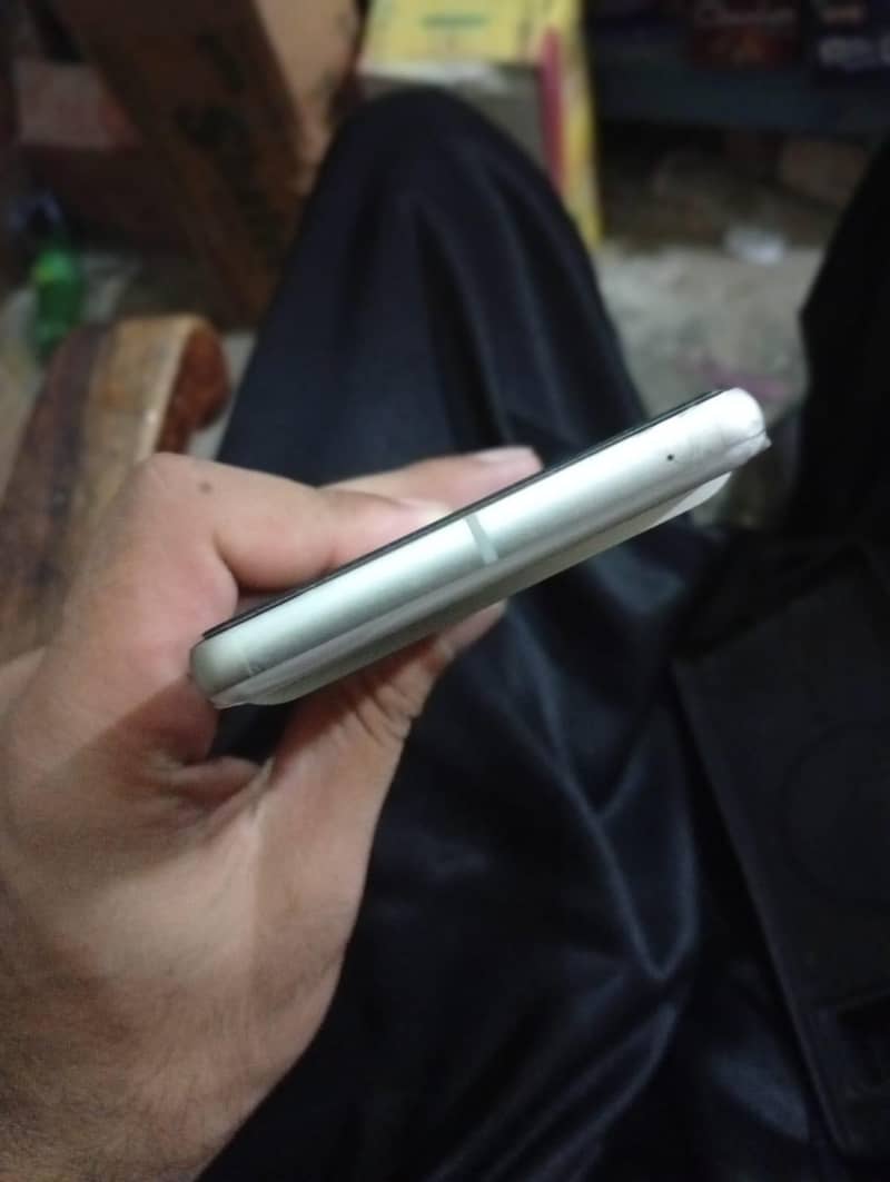 Google Pixel 7 4