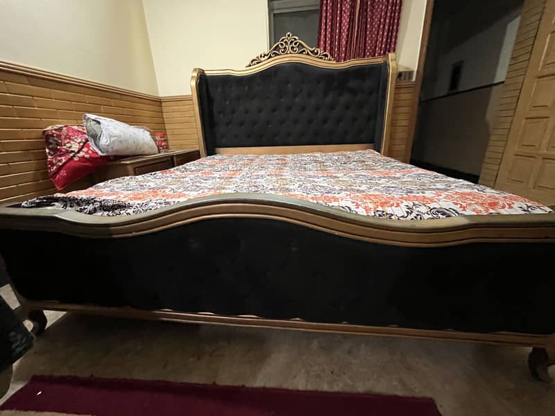 King size bed 1