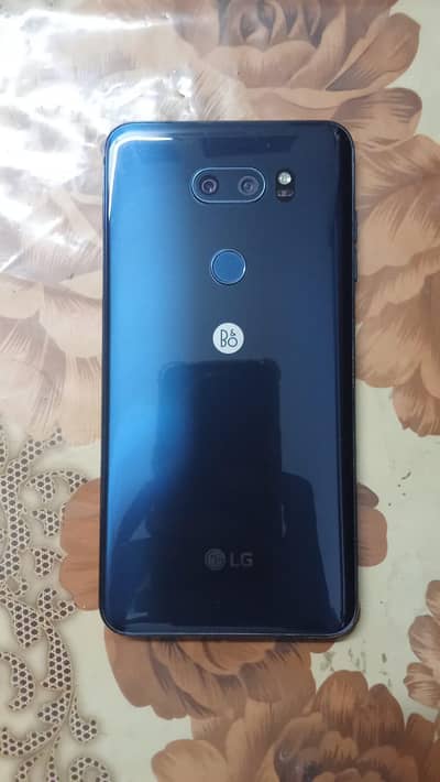 LG V30