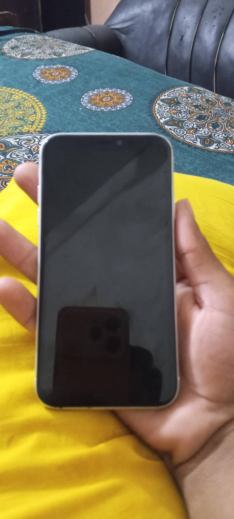 Apple iPhone 11 4