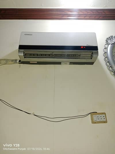 gree non inverter ac in good working condition
