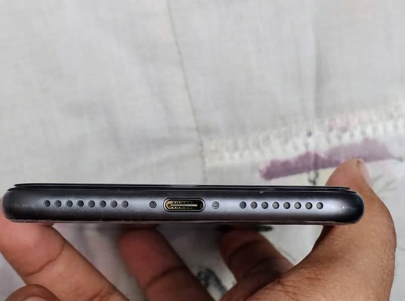 Apple iPhone 8 Plus 4