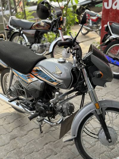 Honda Dream CD 70 Silver