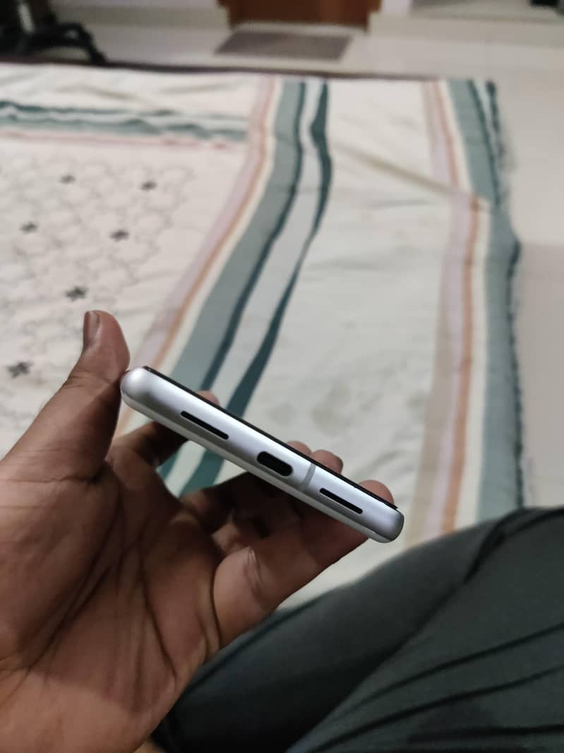 Google Pixel 7 4