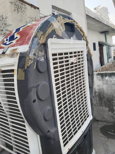 water cooler with ice bag