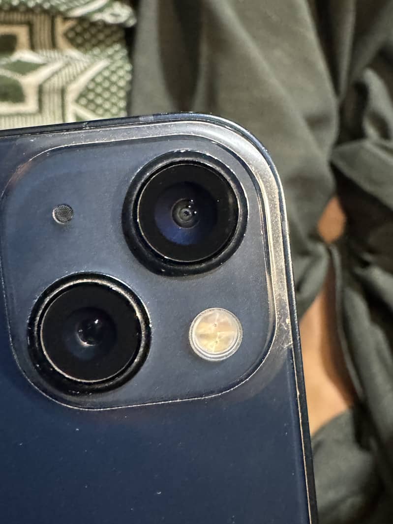 iPhone 13 4