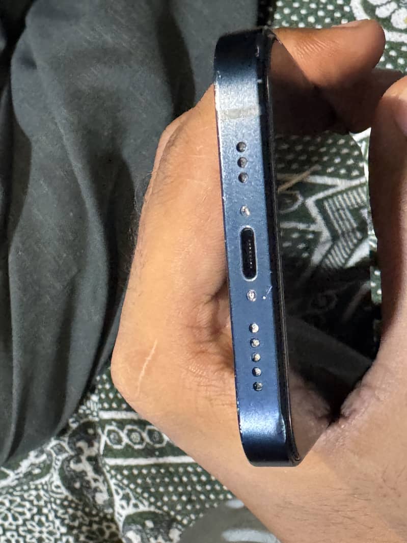 iPhone 13 16