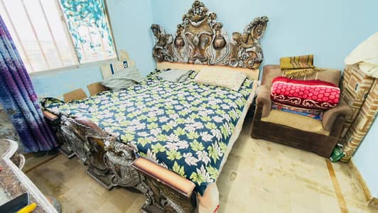 Bed set. king size bed, 2 piece cupboard, dressing, divider