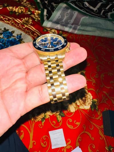 tommy Hilfiger 92000 ki alfatah sy lii thi bilkul new Jesi watch hai