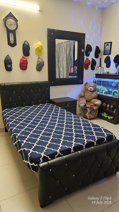 2 x single Beds with side table and wall mirror