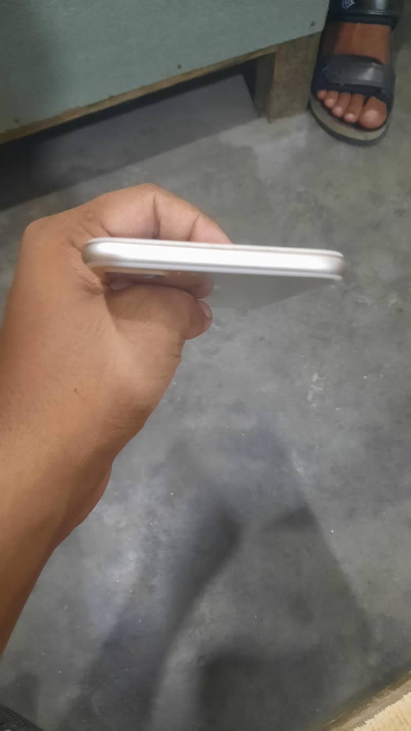 Apple iPhone 7 Plus 2