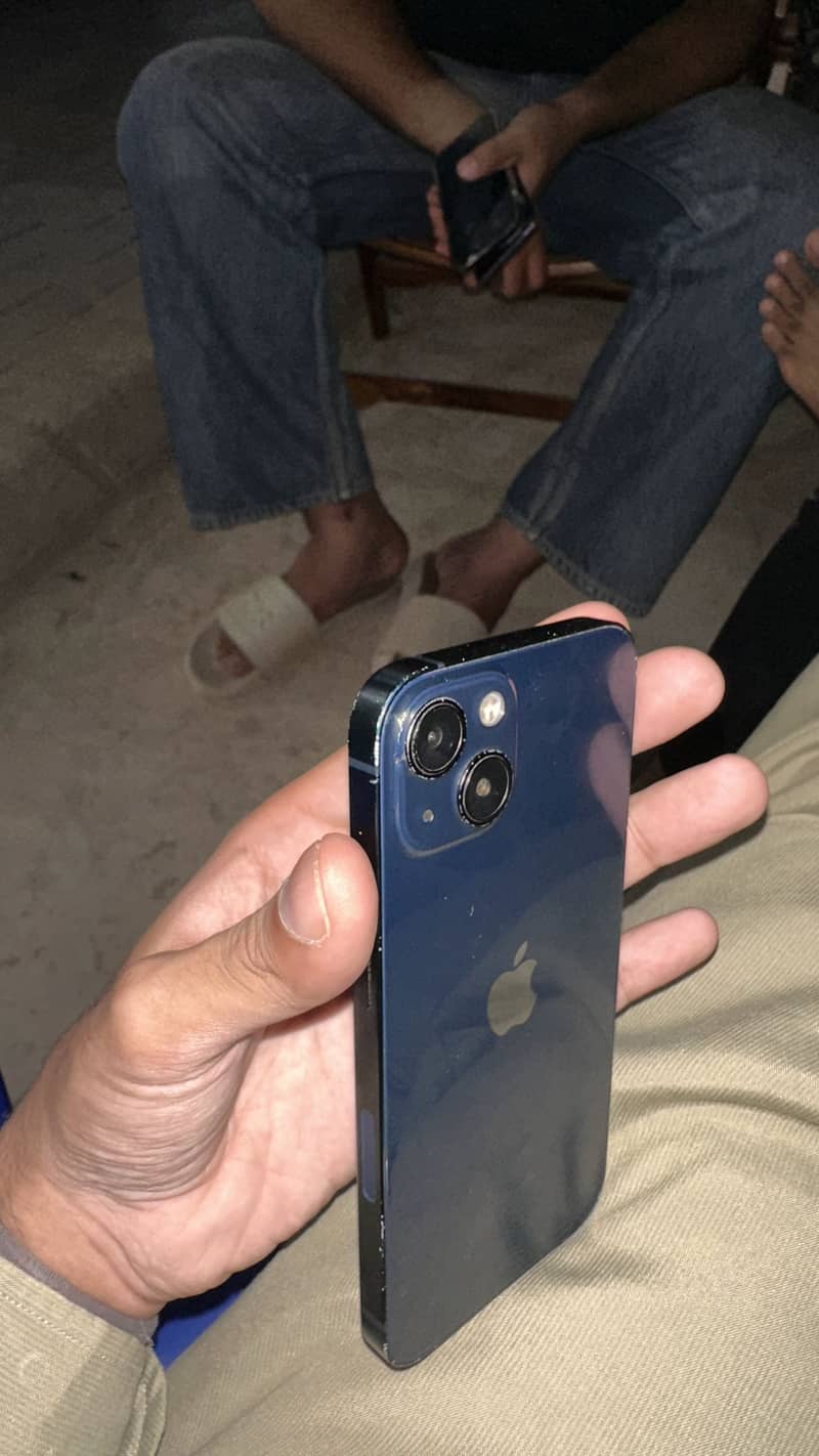 Apple iPhone 13 4