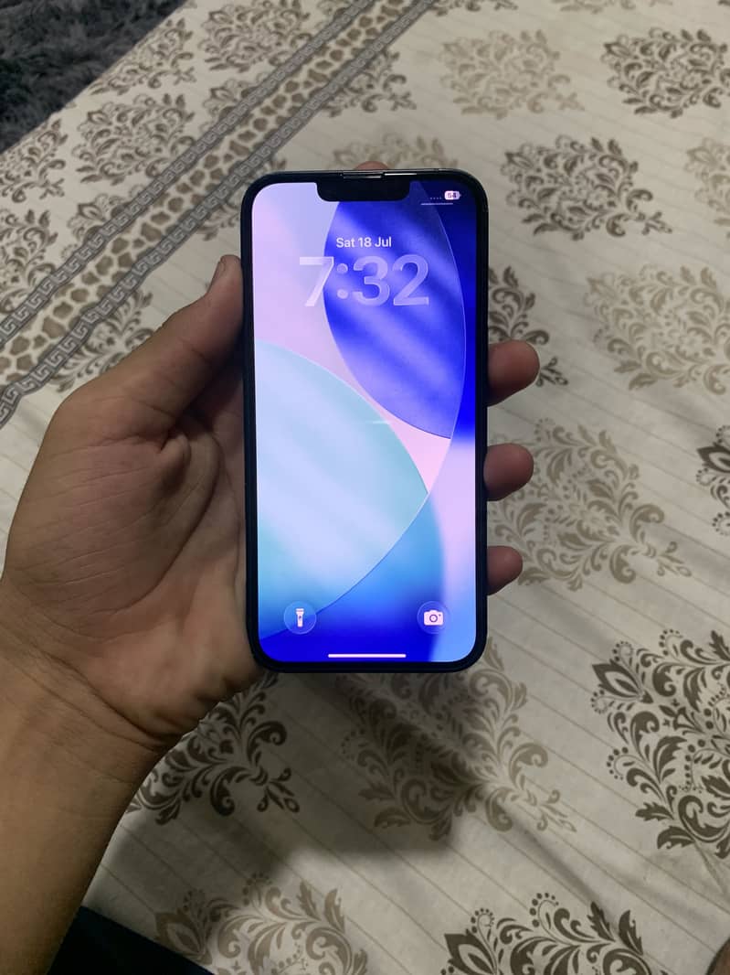 Apple iPhone 13 5