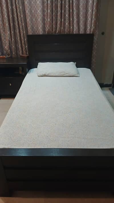 Single Beds with Teapoy in immaculate condition