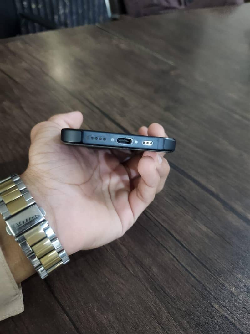 Iphone 16 pro 4