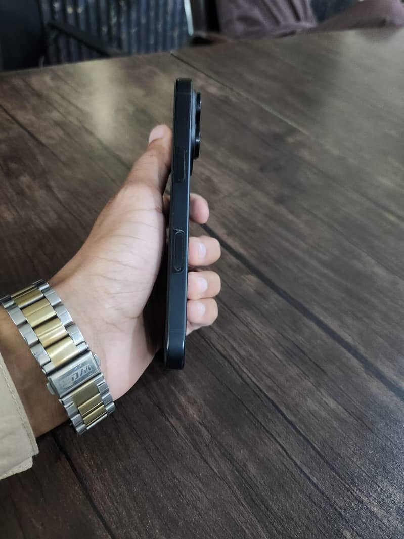 Iphone 16 pro 6
