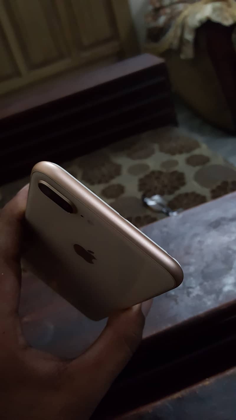Apple iPhone 8 Plus 1