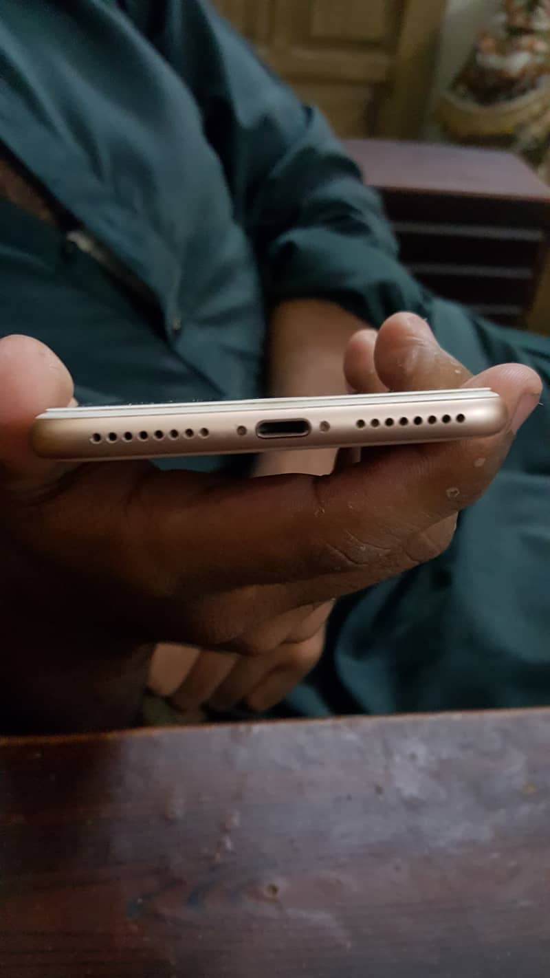 Apple iPhone 8 Plus 2