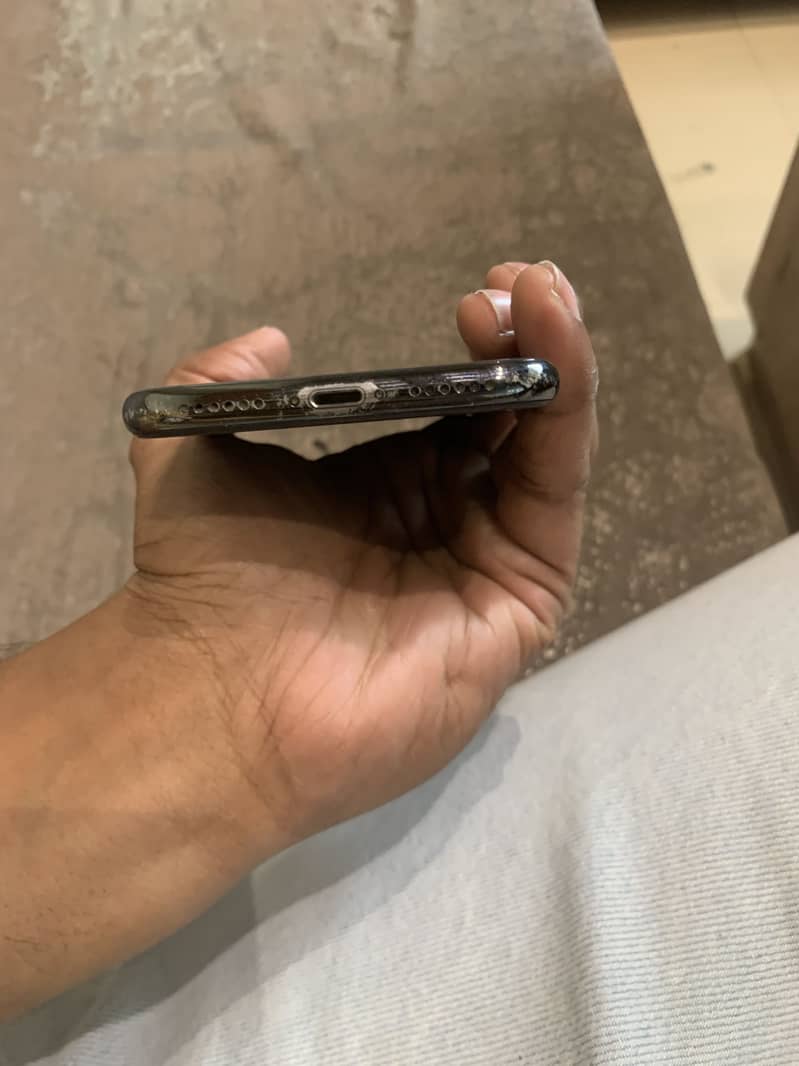 Apple iPhone X 3