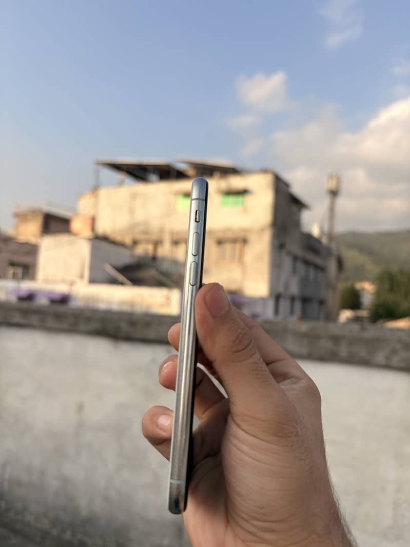 iPhone X 4