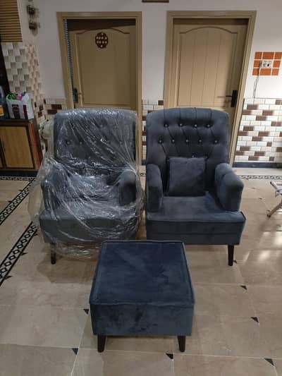 2 large Sofa Chairs With table