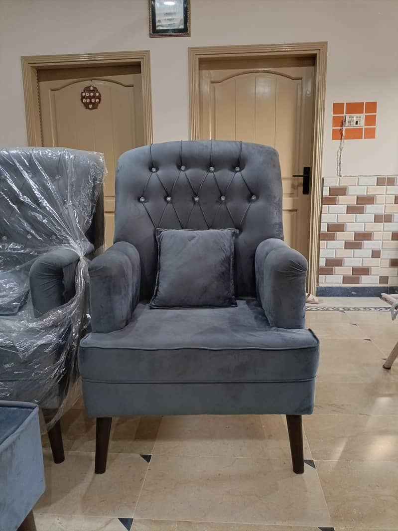 2 large Sofa Chairs With table 2