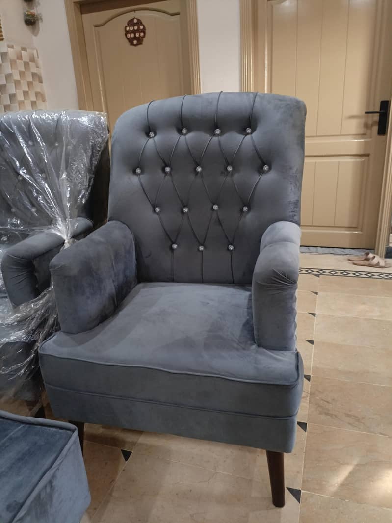 2 large Sofa Chairs With table 5