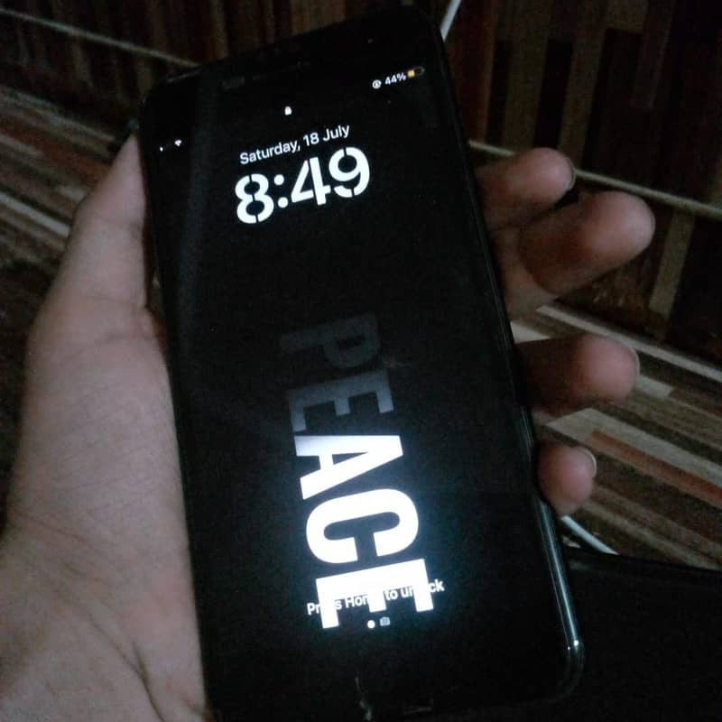Apple iPhone 8 Plus 3