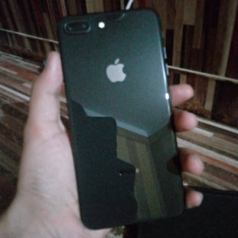 Apple iPhone 8 Plus 4