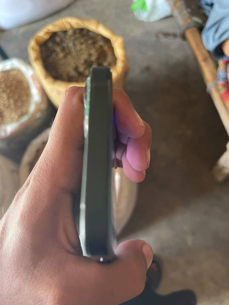 Apple iPhone 13 3