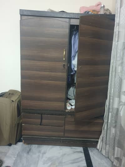 Used almari for sale in good conditions only serious buyer contact