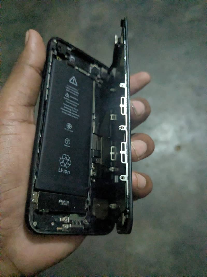 Apple iPhone 7 2