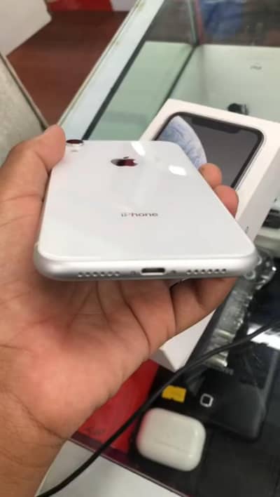 Apple iPhone XR 128 GB storage