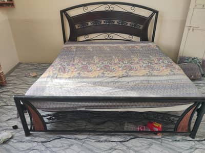 iron king size bed