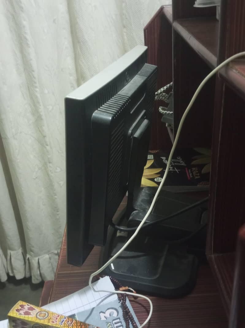 Full computer setup with table 1