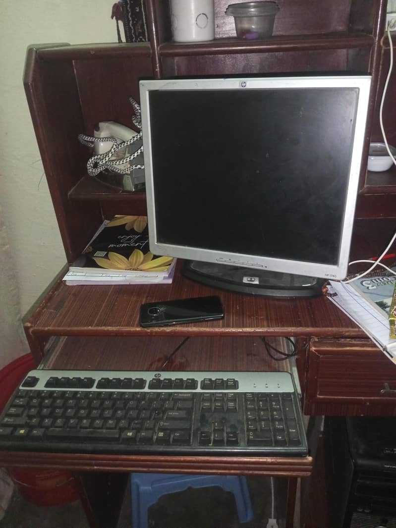 Full computer setup with table 4