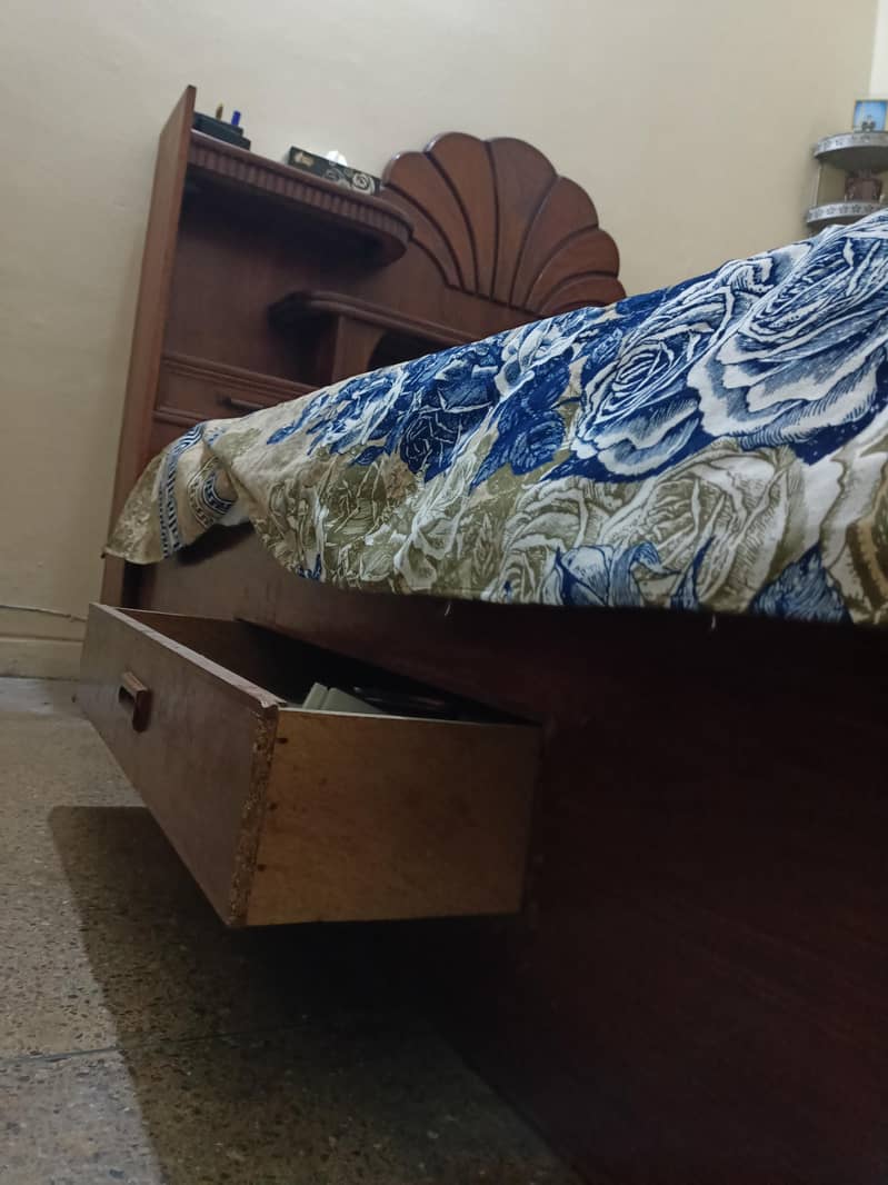 King size bed 4