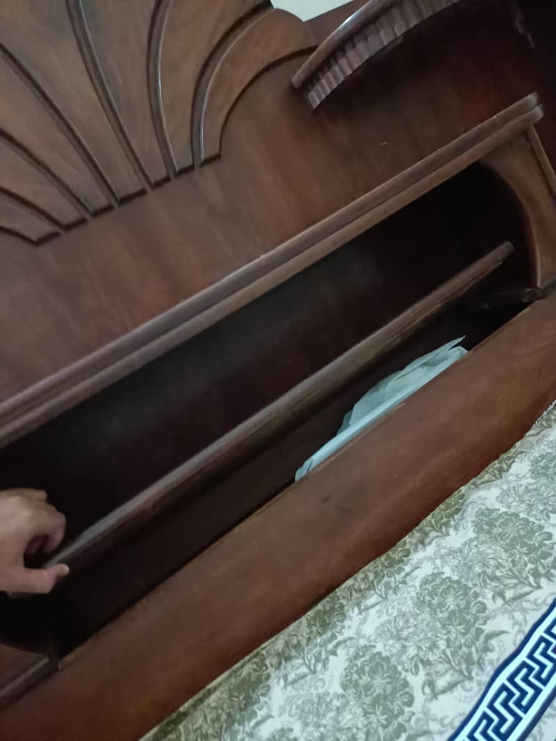 King size bed 6