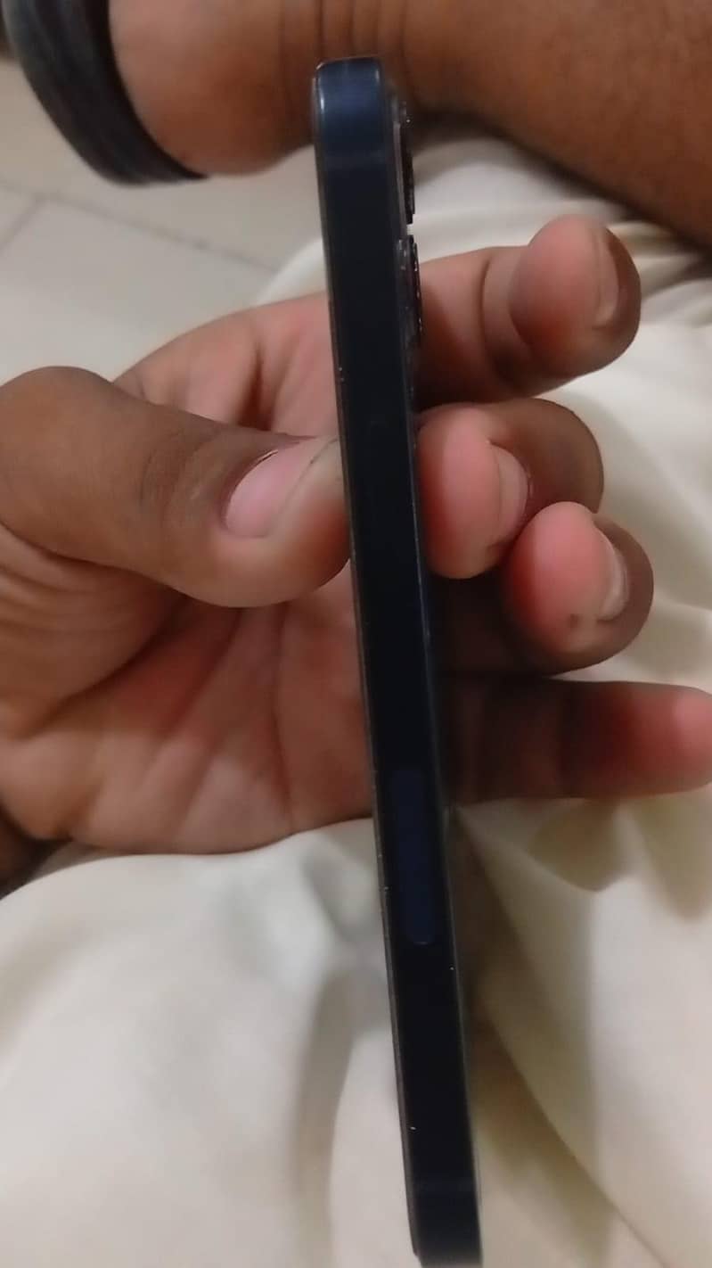 Apple iPhone 13 2