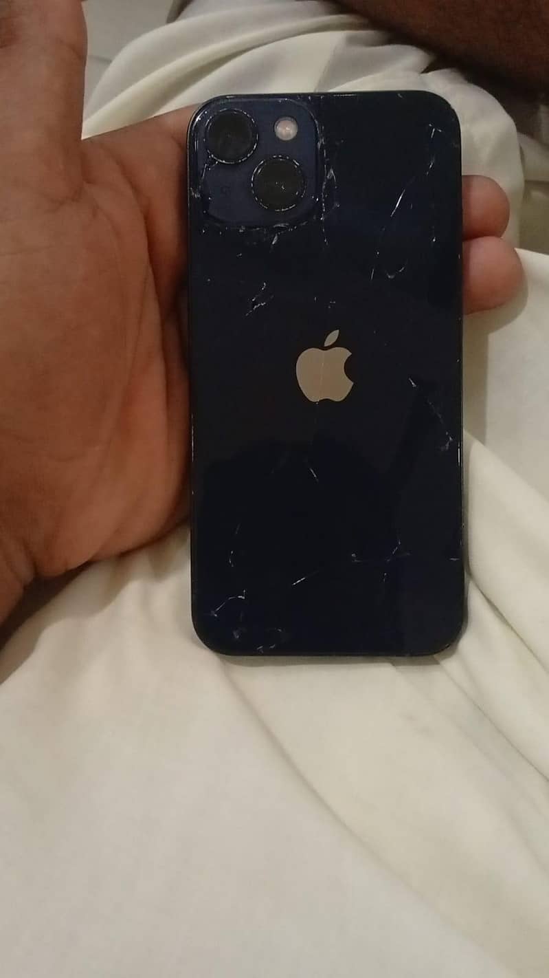 Apple iPhone 13 4