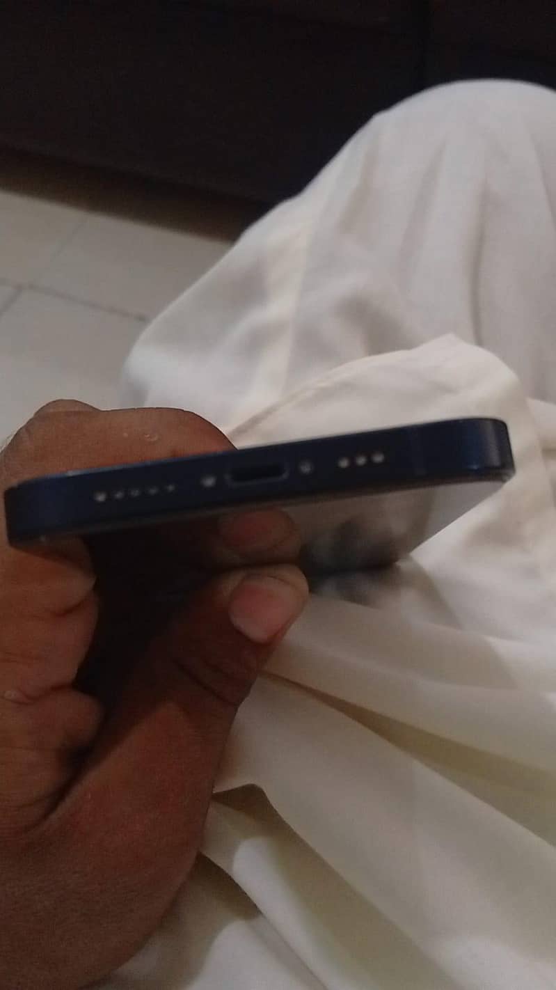 Apple iPhone 13 5