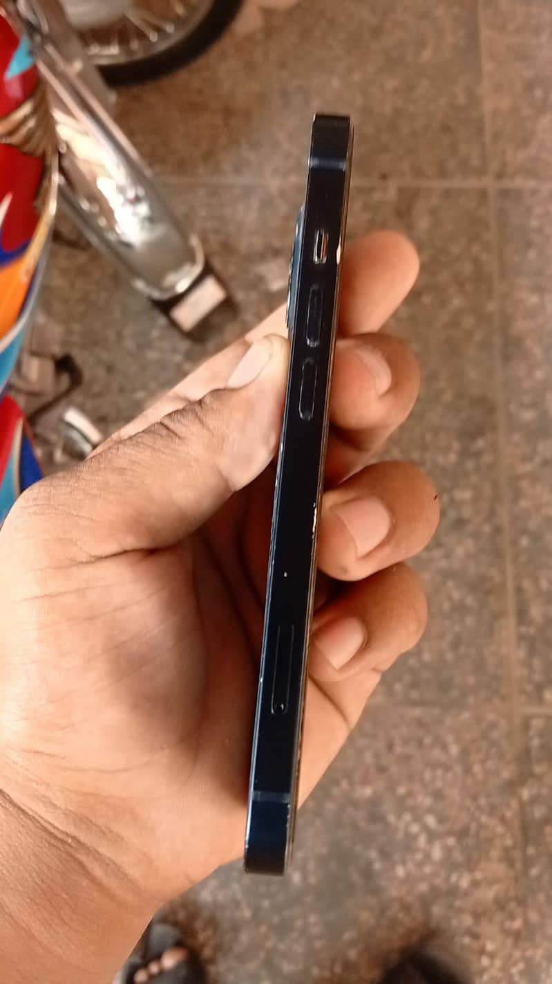 Apple iPhone 13 6