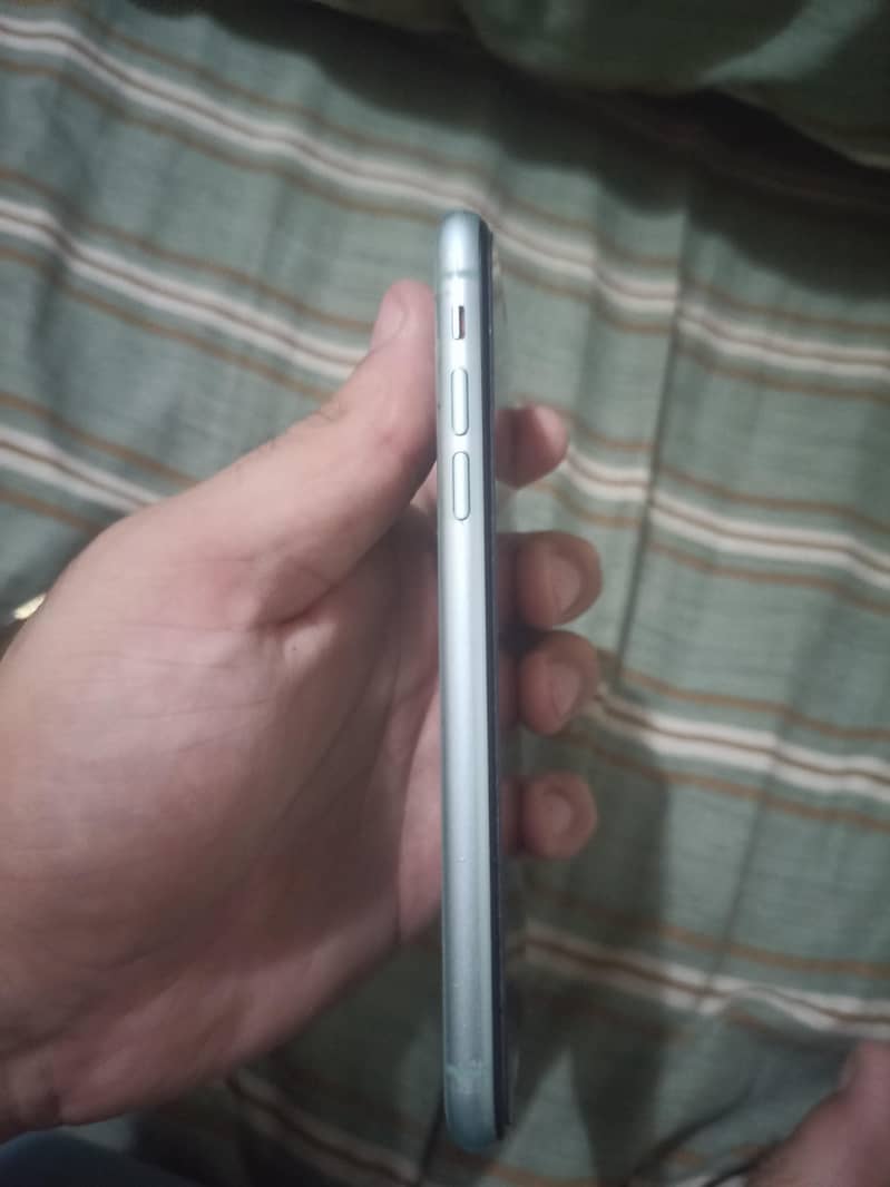 Apple iPhone 11 2