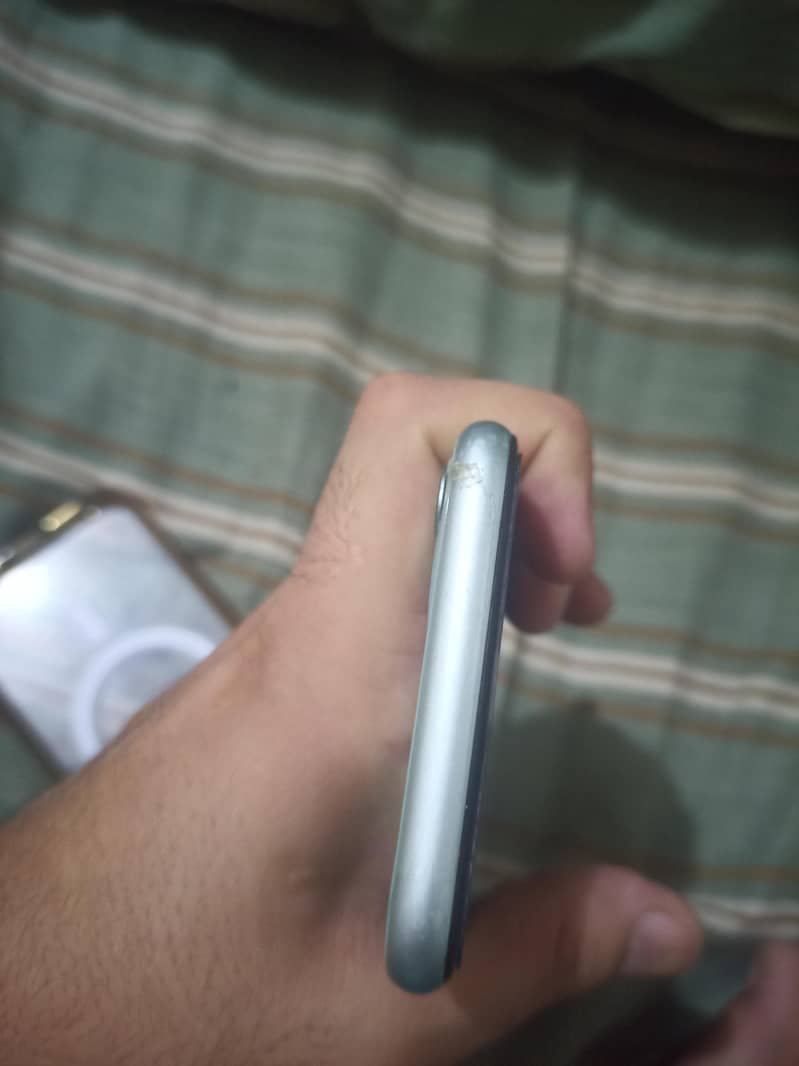 Apple iPhone 11 5