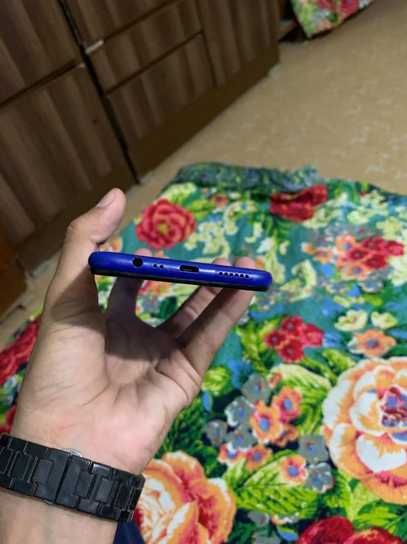 Realme C2 4